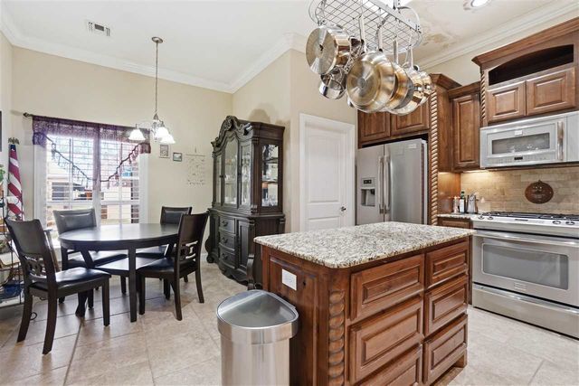 2209 SW Edinburough Dr, Lawton, OK 73505