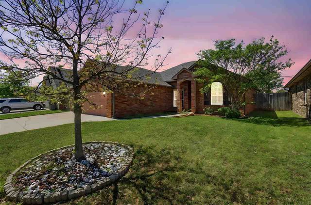 2209 SW Edinburough Dr, Lawton, OK 73505