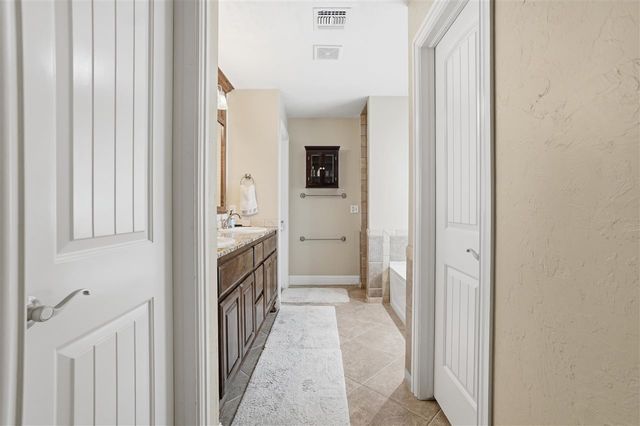 2209 SW Edinburough Dr, Lawton, OK 73505