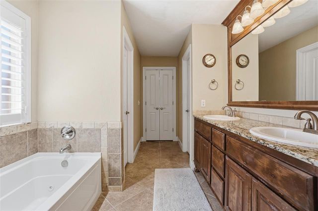 2209 SW Edinburough Dr, Lawton, OK 73505