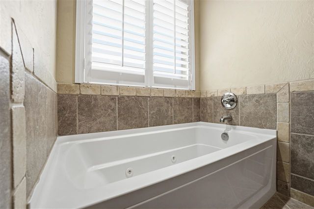 2209 SW Edinburough Dr, Lawton, OK 73505