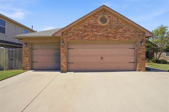 2209 SW Edinburough Dr, Lawton, OK 73505