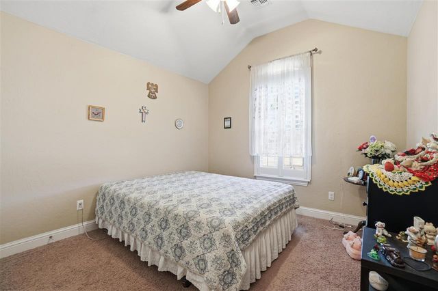 2209 SW Edinburough Dr, Lawton, OK 73505