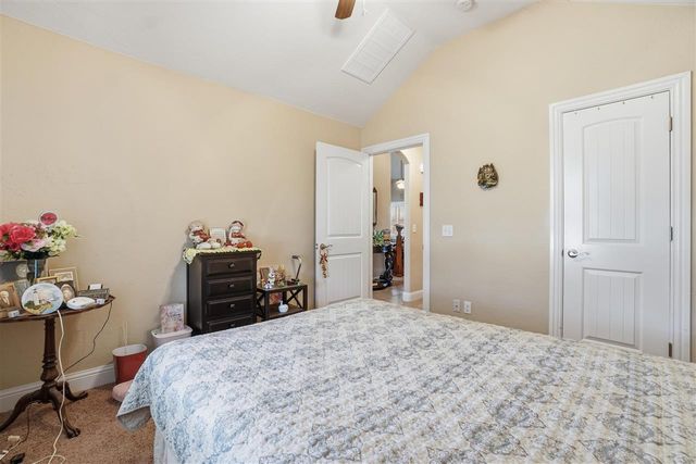 2209 SW Edinburough Dr, Lawton, OK 73505