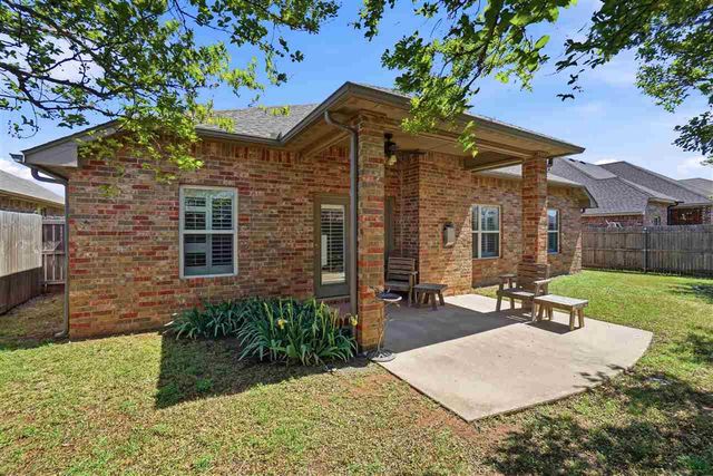 2209 SW Edinburough Dr, Lawton, OK 73505