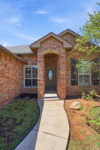 2209 SW Edinburough Dr, Lawton, OK 73505