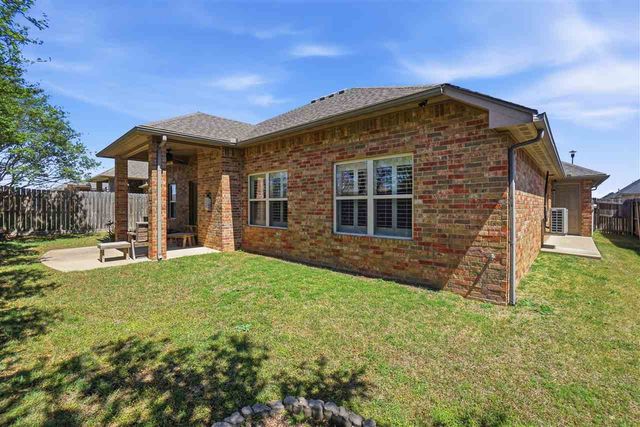 2209 SW Edinburough Dr, Lawton, OK 73505
