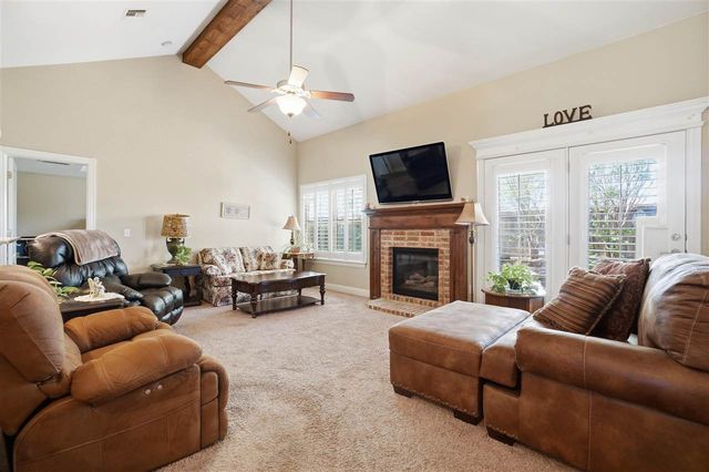 2209 SW Edinburough Dr, Lawton, OK 73505