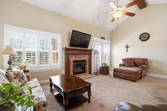 2209 SW Edinburough Dr, Lawton, OK 73505