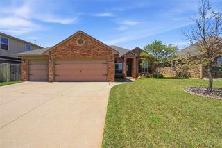 2209 SW Edinburough Dr, Lawton, OK 73505