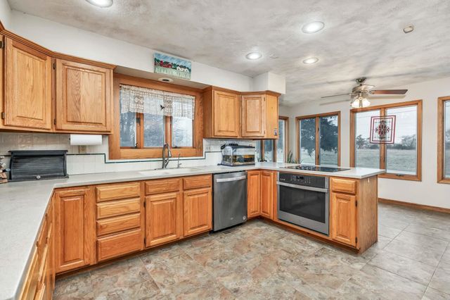 13930 E 39th St S, Derby, KS 67037