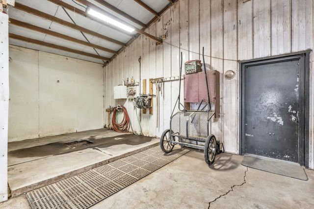 13930 E 39th St S, Derby, KS 67037