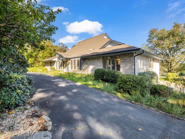 26 Canter Court, Hendersonville, NC 28742