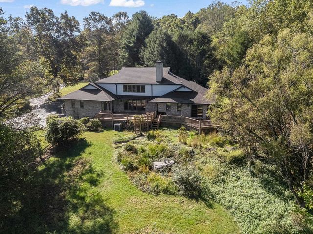 26 Canter Court, Hendersonville, NC 28742