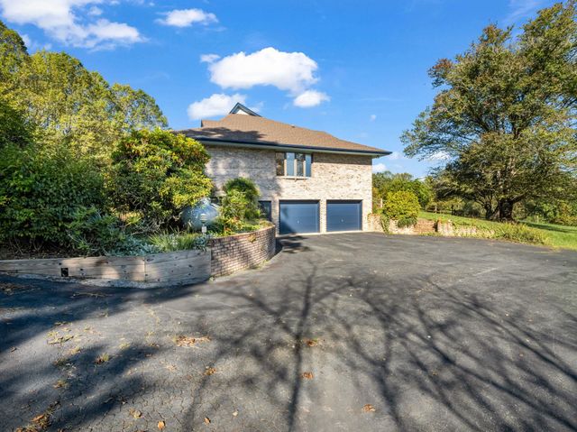 26 Canter Court, Hendersonville, NC 28742