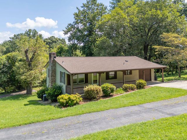 26 Canter Court, Hendersonville, NC 28742
