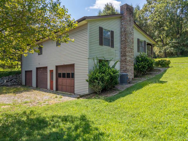 26 Canter Court, Hendersonville, NC 28742