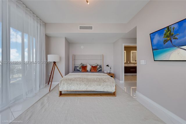 851 NE 1st Ave 3402, Miami, FL 33132