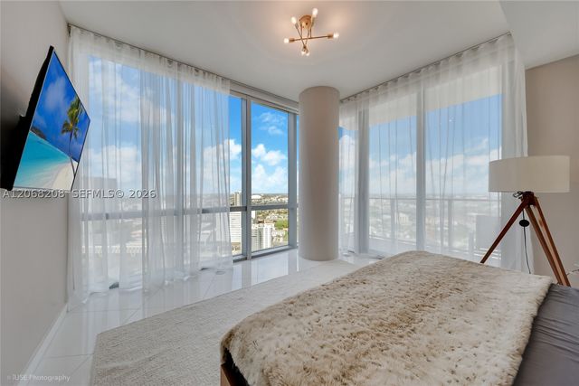 851 NE 1st Ave 3402, Miami, FL 33132