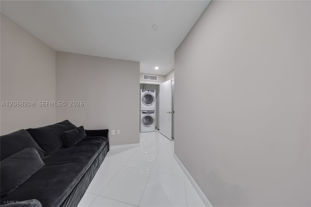 851 NE 1st Ave 3402, Miami, FL 33132