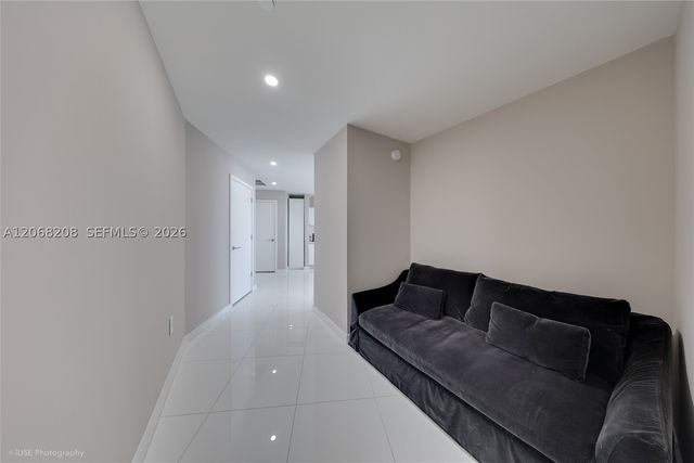 851 NE 1st Ave 3402, Miami, FL 33132