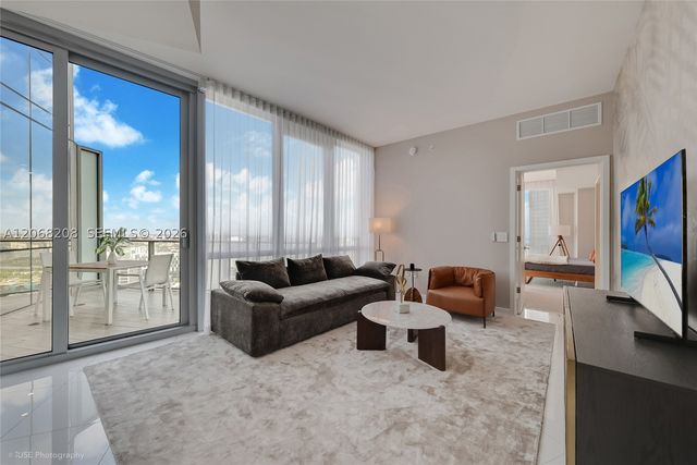 851 NE 1st Ave 3402, Miami, FL 33132