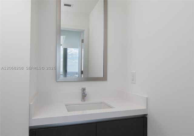 851 NE 1st Ave 3402, Miami, FL 33132