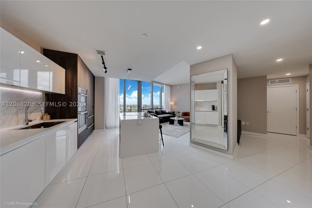 851 NE 1st Ave 3402, Miami, FL 33132