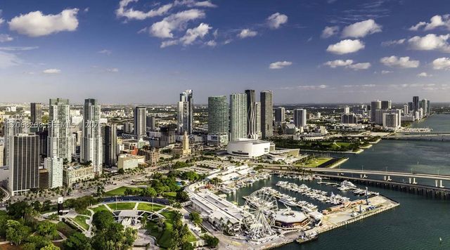 851 NE 1st Ave 3402, Miami, FL 33132