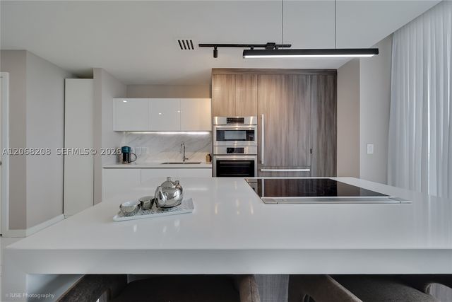 851 NE 1st Ave 3402, Miami, FL 33132