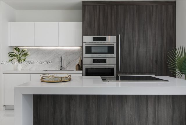 851 NE 1st Ave 3402, Miami, FL 33132