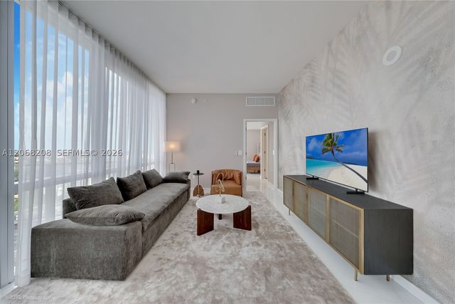 851 NE 1st Ave 3402, Miami, FL 33132