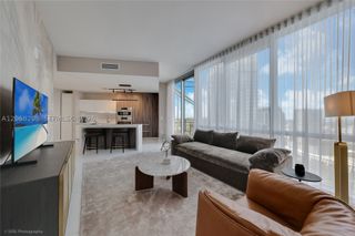 851 NE 1st Ave 3402, Miami, FL 33132