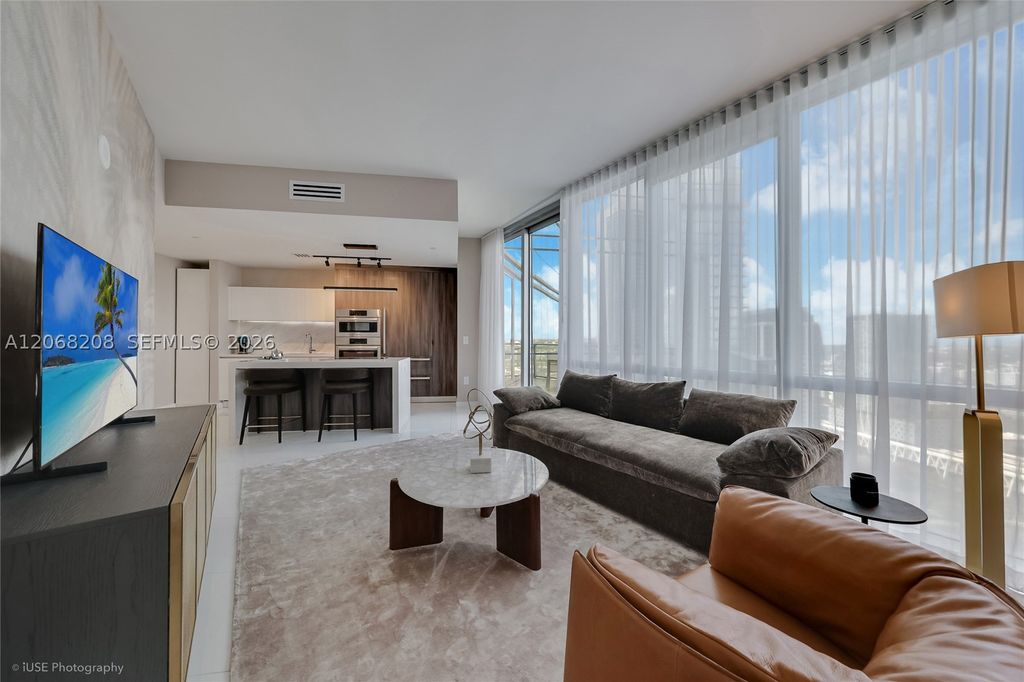 851 NE 1st Ave 3402, Miami, FL 33132