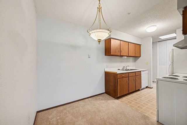 7414 W 22nd Street 312, Saint Louis Park, MN 55426