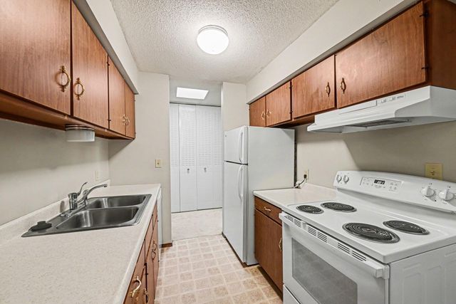 7414 W 22nd Street 312, Saint Louis Park, MN 55426