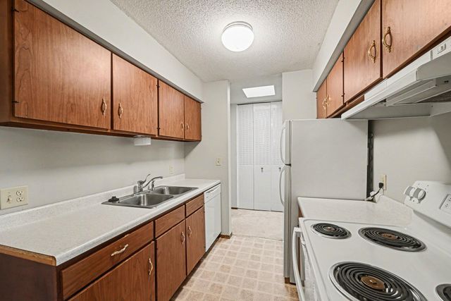 7414 W 22nd Street 312, Saint Louis Park, MN 55426