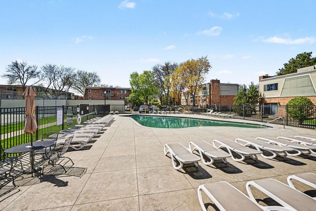 7414 W 22nd Street 312, Saint Louis Park, MN 55426