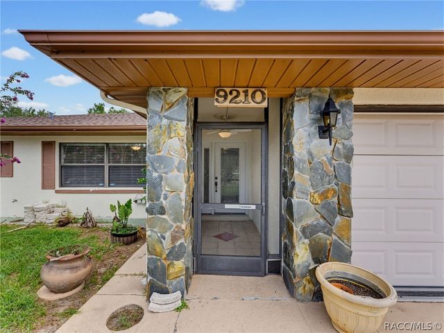 9210 N Fontana Way, Citrus Springs, FL 34434