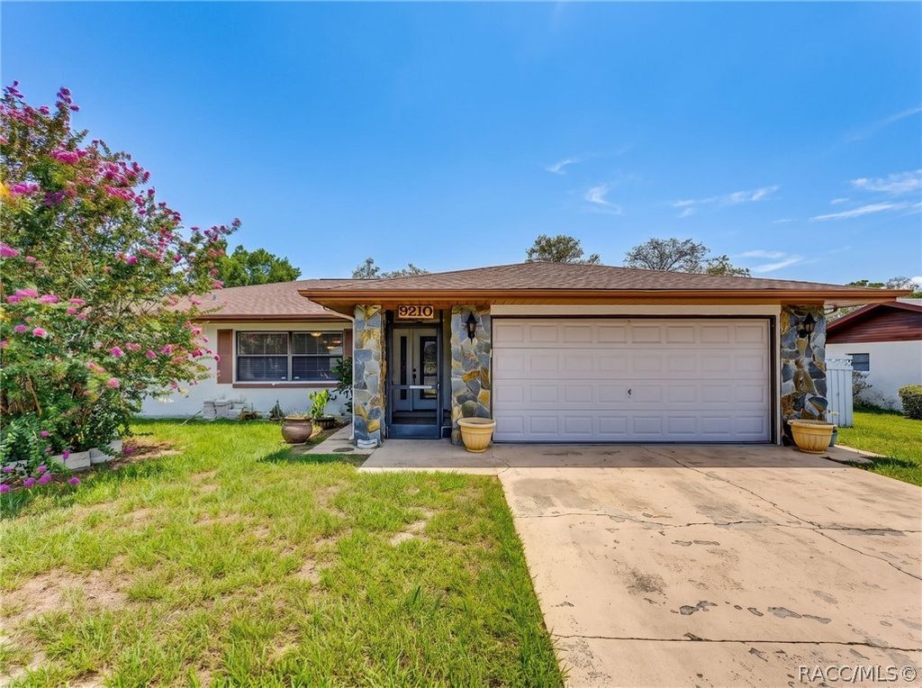 9210 N Fontana Way, Citrus Springs, FL 34434