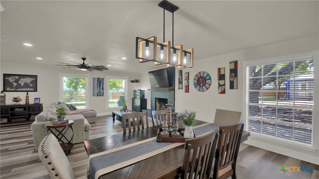 Image 10 of property listing at 550 C Bud Stockton Loop, Jarrell, TX 76537
