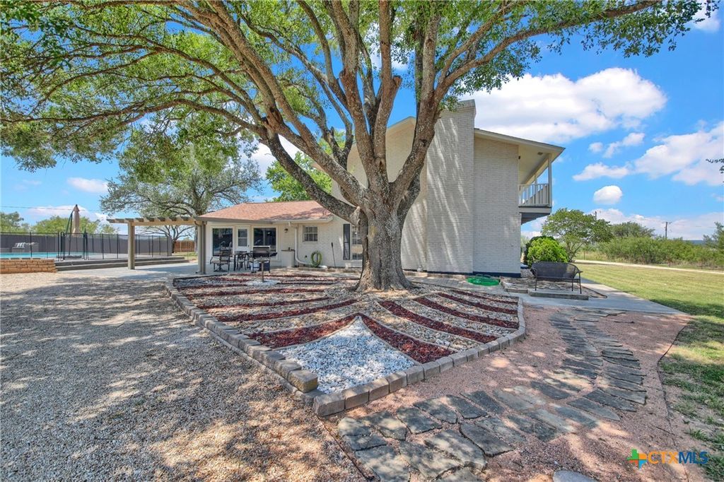 Image 12 of property listing at 550 C Bud Stockton Loop, Jarrell, TX 76537