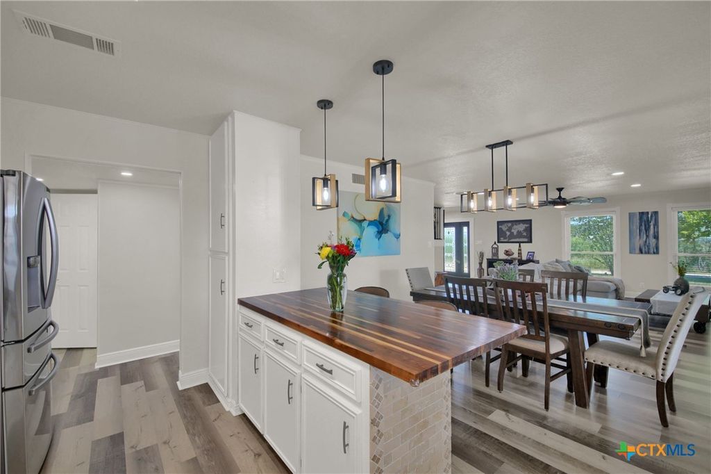 Image 16 of property listing at 550 C Bud Stockton Loop, Jarrell, TX 76537