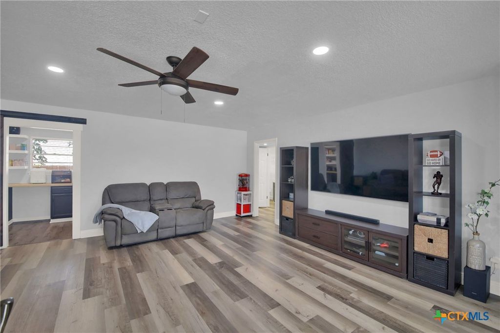 Image 23 of property listing at 550 C Bud Stockton Loop, Jarrell, TX 76537