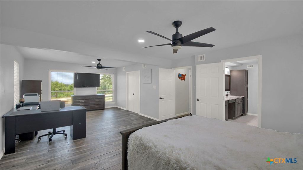 Image 27 of property listing at 550 C Bud Stockton Loop, Jarrell, TX 76537