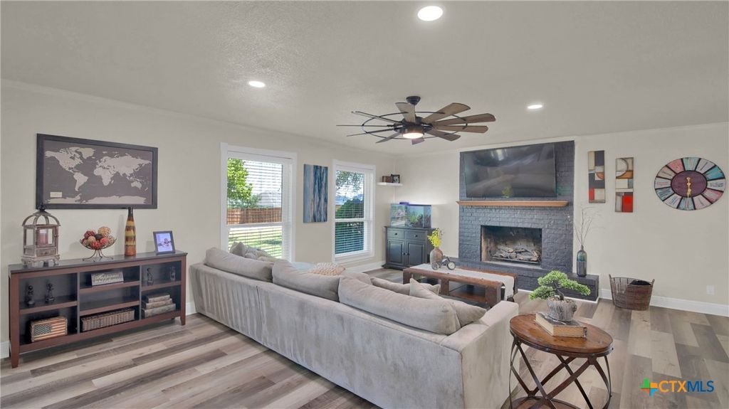 Image 5 of property listing at 550 C Bud Stockton Loop, Jarrell, TX 76537