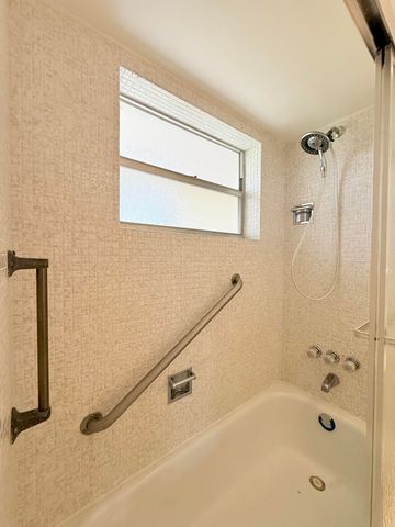 2800 NW 47th Terrace 106B, Lauderdale Lakes, FL 33313