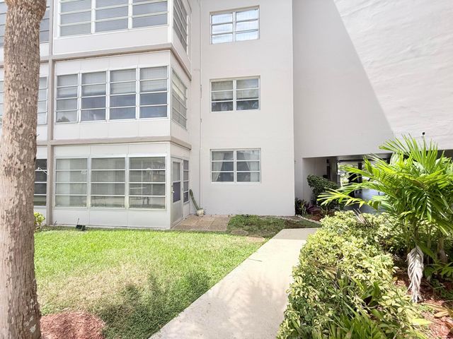 2800 NW 47th Terrace 106B, Lauderdale Lakes, FL 33313