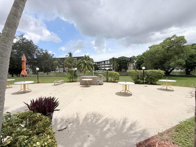 2800 NW 47th Terrace 106B, Lauderdale Lakes, FL 33313