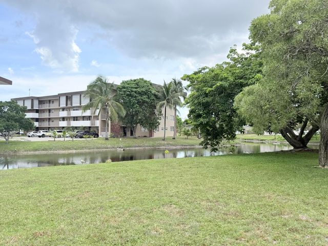 2800 NW 47th Terrace 106B, Lauderdale Lakes, FL 33313